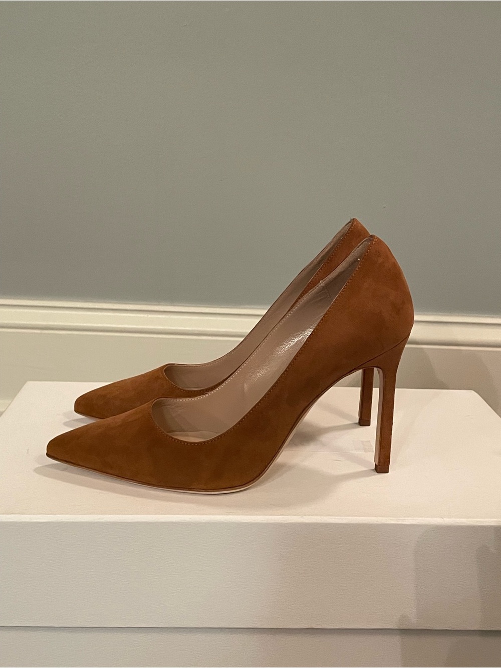 Manolo Blahnik Brown Suede Pointed-Toe Pumps - Picture 3 of 7
